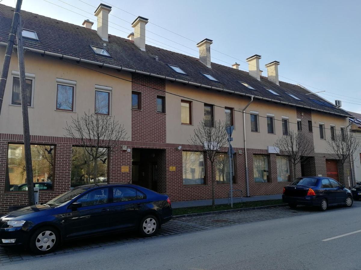 Appartamento Blue Apartman Makó Esterno foto